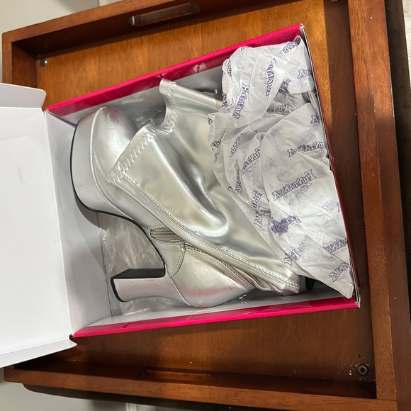 Funtasma Exotica-2000 Platform Boots, Silver, Size 10 - Picture 11 of 12